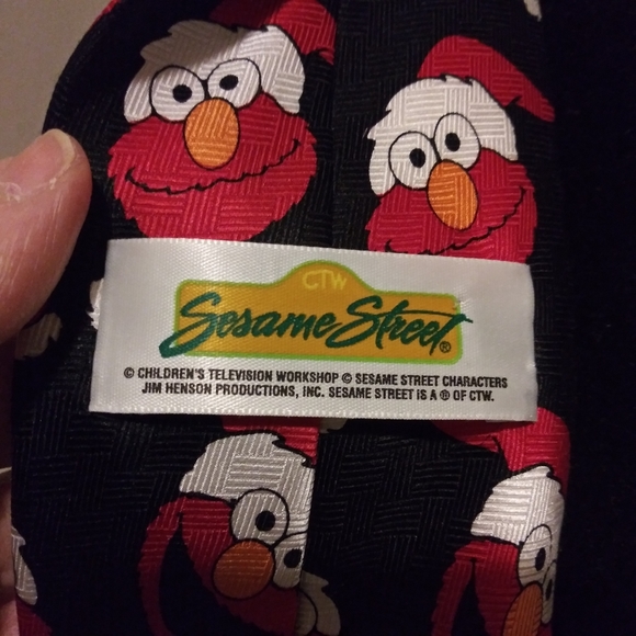 Sesame Street Elmo 100% Silk Christmas Tie - Picture 3 of 4
